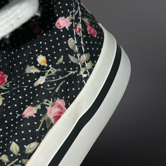 Toddler Canvas Kid Gets Flower High Tops Size 8 - Picture 3 of 9